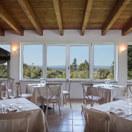 Lu Porto Pino Hotel 4*